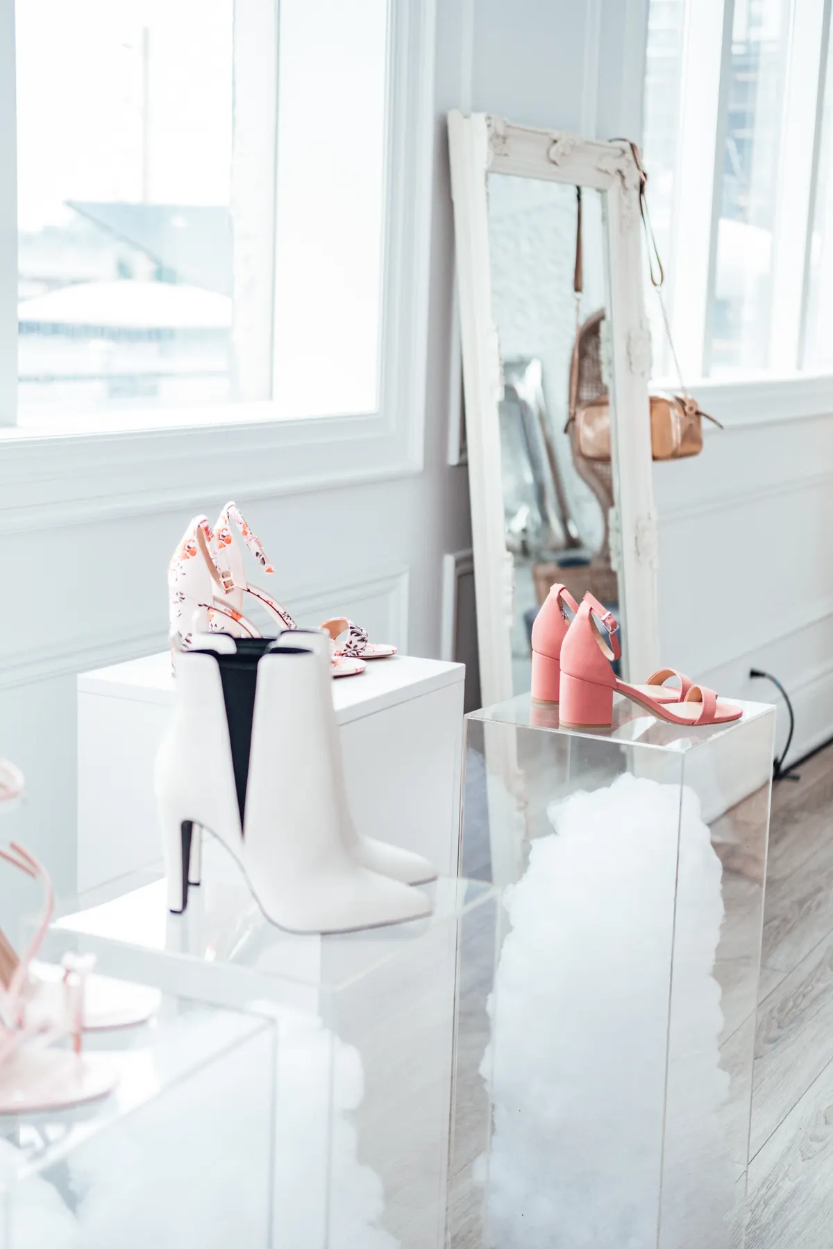 Présentation de chaussures confort en rayon — conseil personnalisé chez Chaussures Hervé